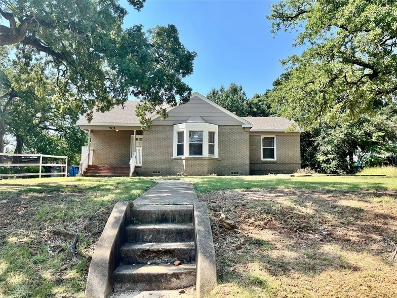 Photo - 701 W Sycamore St