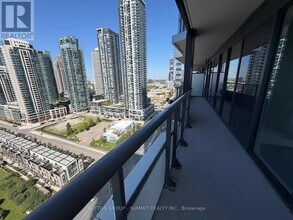 Building Photo - 448 Burnhamthorpe Rd W