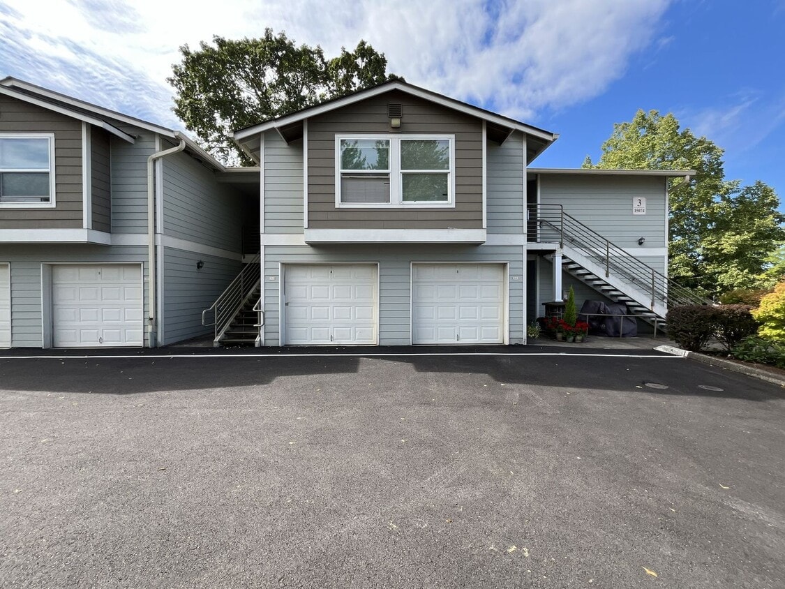 Charming Studio Condo in Portland!! Located in Bethany Village w/ Washer + Dryer Included!! - Charming Studio Condo in Portland!! Located in Bethany Village w/ Washer + Dryer Included!!