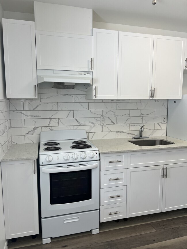 Building Photo - 630 Cummings Ave