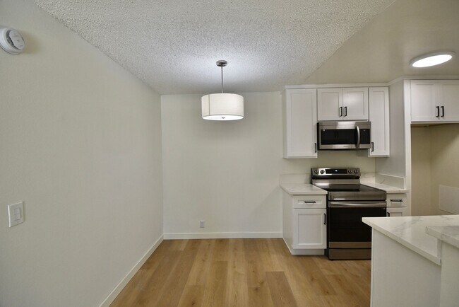 Foto del edificio - 12241 Burbank Blvd