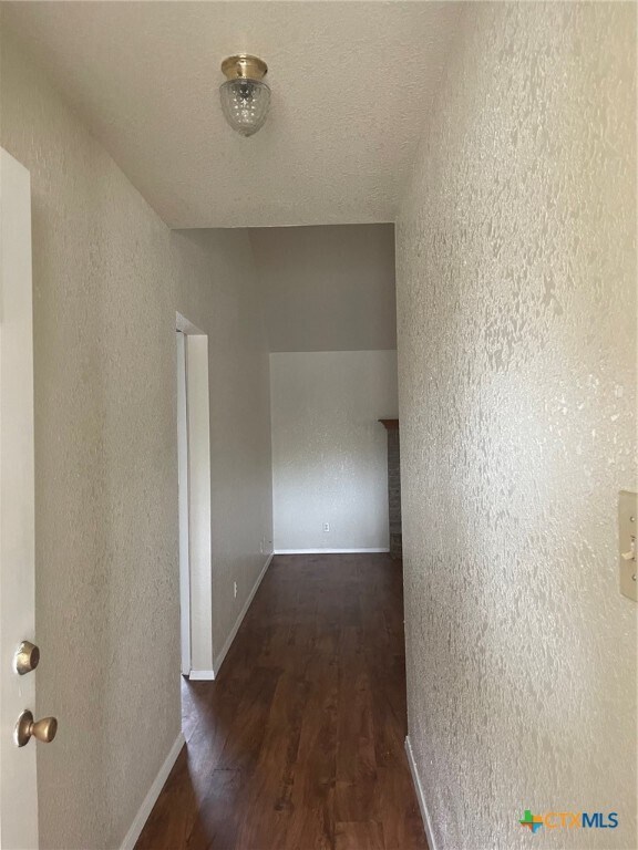 Foto del edificio - 2301 Timberline Dr