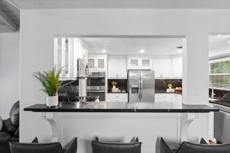 Building Photo - 910 Imperial Ln