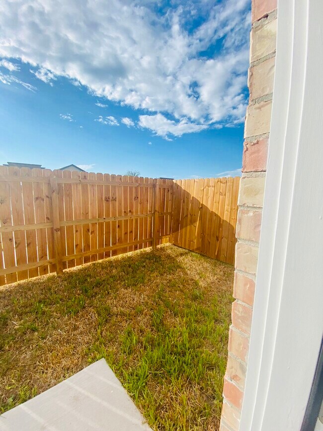 Building Photo - 3912 Valeria St
