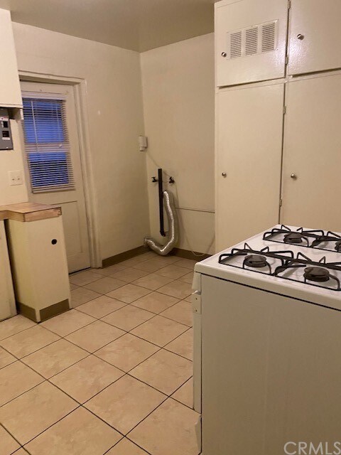 Foto del edificio - 457 E Puente St