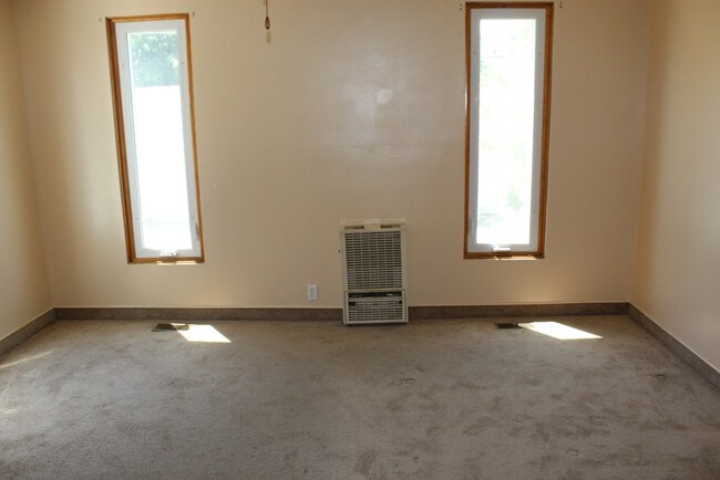Building Photo - 17601 Puritas Ave
