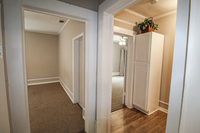 Building Photo - 20 Bulloch St