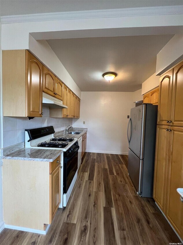 5928 72nd St Unit 3, Queens, NY 11378 Room for Rent in Queens, NY