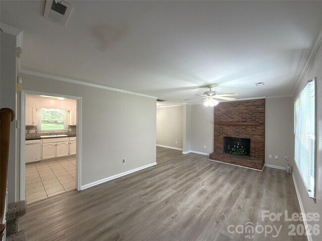 Foto del edificio - 7409 Lockmont Dr