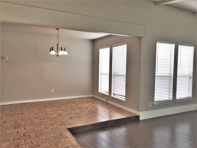 Building Photo - 1705 Chesterfield Dr