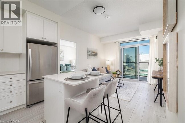 Photo du bâtiment - 55 Duke St W