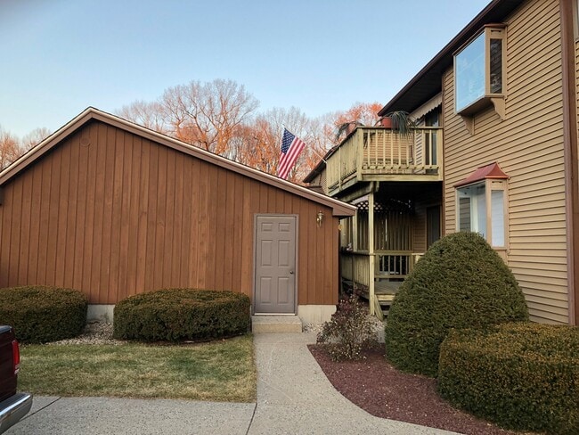 Foto del edificio - 163 Pine Grove Dr