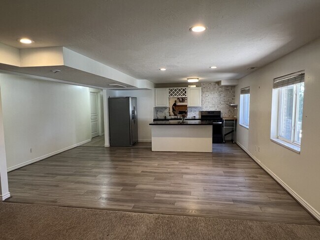 Foto del edificio - 1219 Bridle Trail Rd