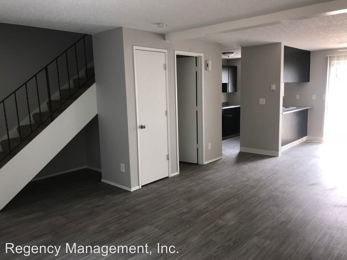 Foto principal - 8737-8756 SE Henderson Dr