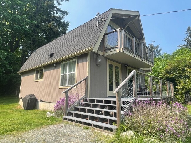 Foto del edificio - Nicely Maintained Clinton Home with Upgrades and Fenced Yard!