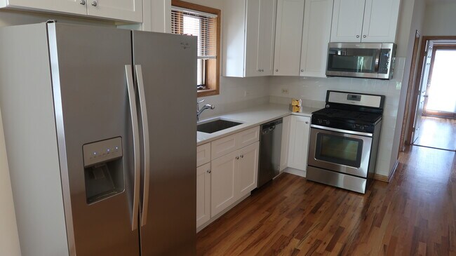 Building Photo - 1430 N Bosworth Ave