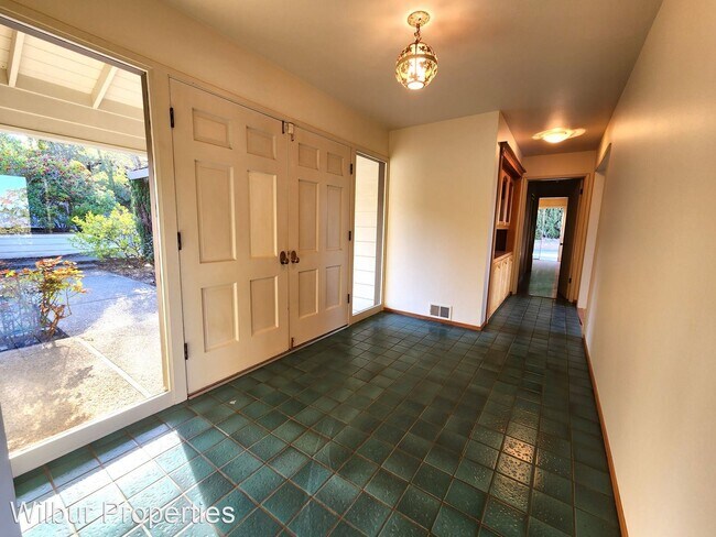Building Photo - 6 br, 3.5 bath House - 98 Mesa Ct