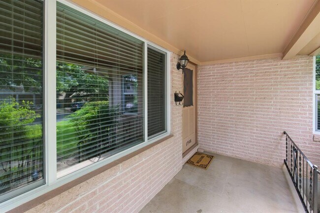 Building Photo - 1908 Redlands St