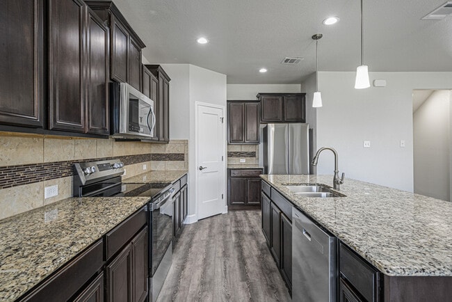 Building Photo - Beautiful and Spacious home in great location!