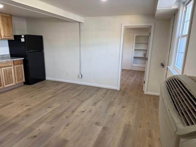 Building Photo - 147 Sprouses Corner Rd