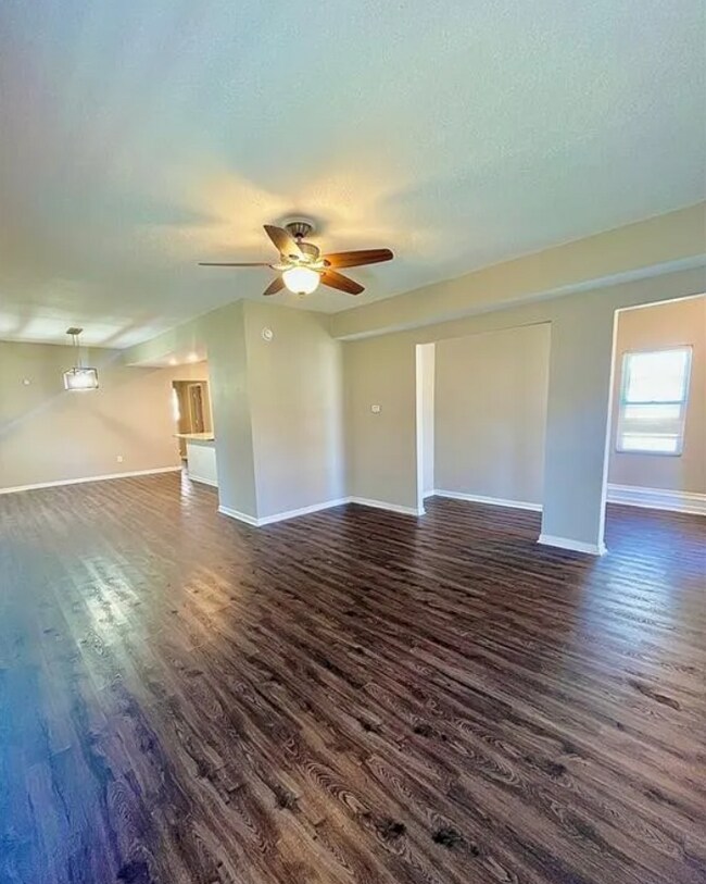 Foto del edificio - Welcome to this charming 3-bedroom, 2-bath...