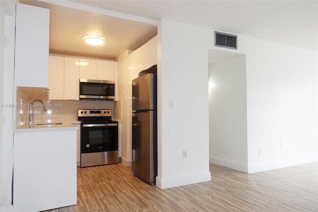 Foto del edificio - 495 NW 72nd Ave