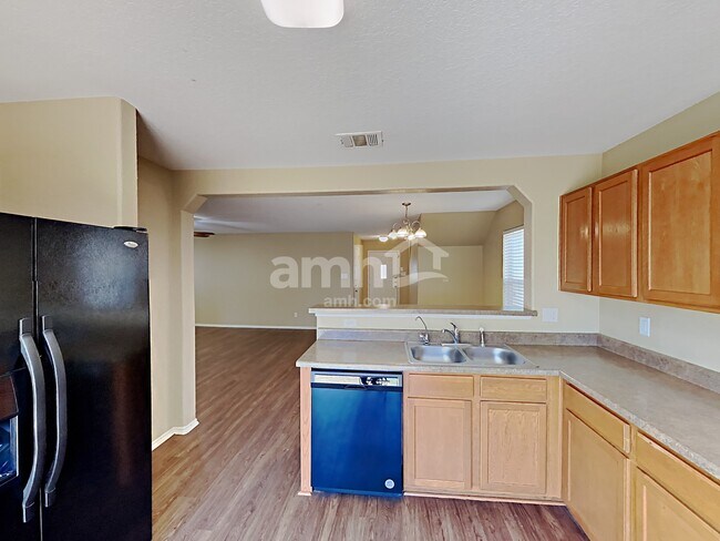 Foto del edificio - 9239 Pacific Maple