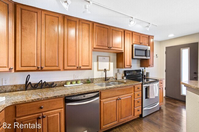 Building Photo - 2 br, 1 bath House - 1 N Pearl St #302