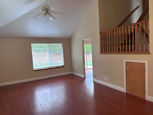 Foto del edificio - Three bedroom home in Hazel Dell nieghborhood