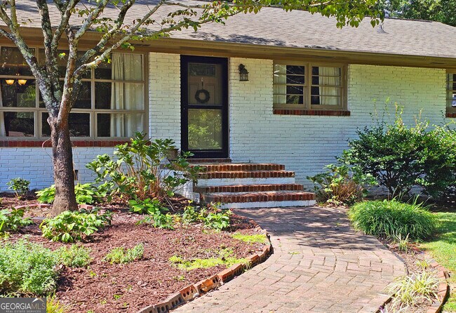 Building Photo - 194 Kenneth Dr