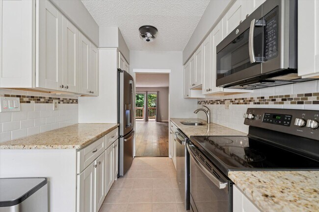 Foto del edificio - Now Available – 2 Bed / 1.5 Bath End Unit ...