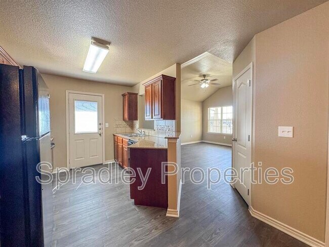 Foto del edificio - 735B E Ridge Blvd