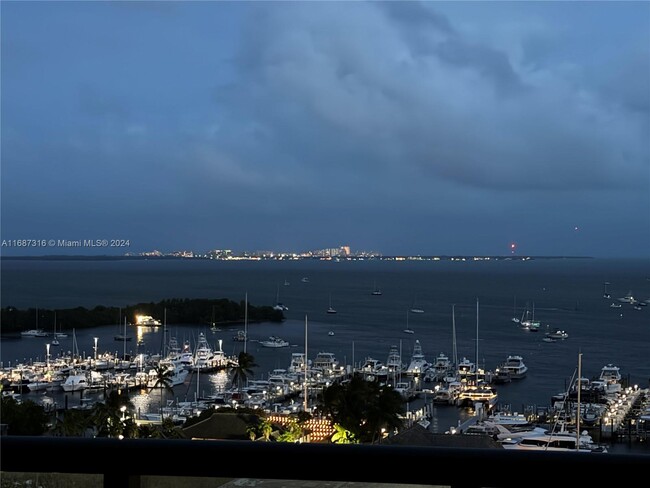 Foto del edificio - 2575 S Bayshore Dr