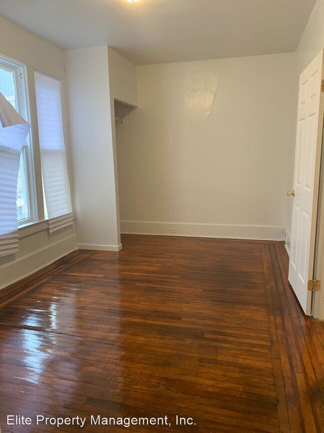 Building Photo - 2 br, 1 bath House - 501 W. King St., Apt. 1R