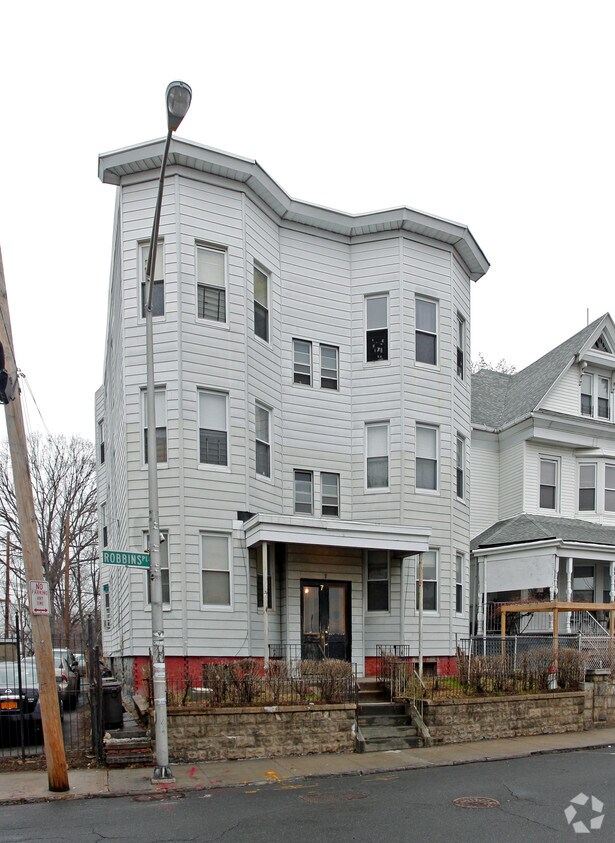 Building Photo - 7 Robbins Pl