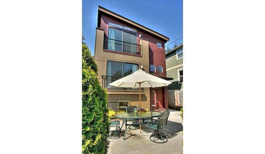 Foto principal - 3 bedroom in Seattle WA 98105