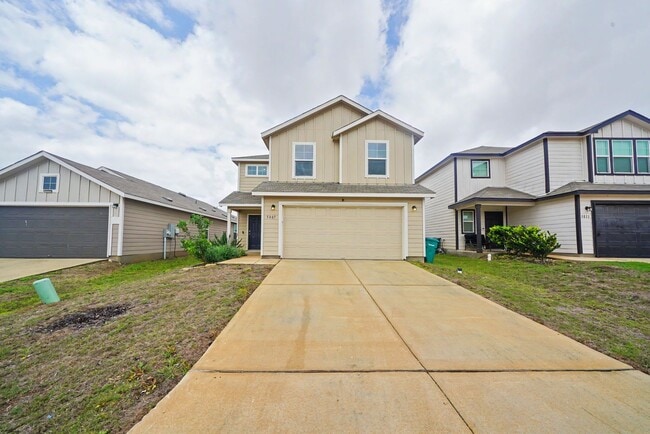 Foto del edificio - Open-Concept 3BR + Game Room Near Fort Sam & Randolph - Realtor Commission: $500