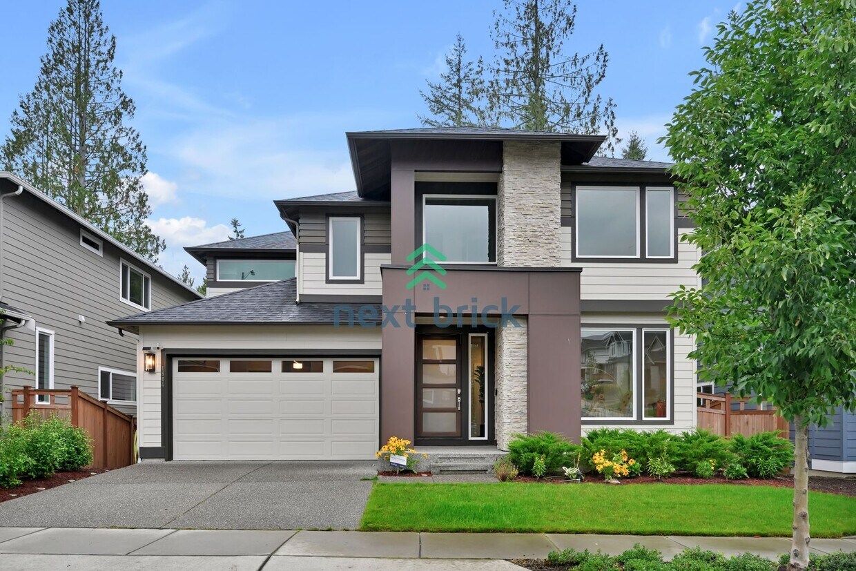 Foto principal - 4 BED & 2.5 SINGLE FAMILY HOUSE FOR RENT