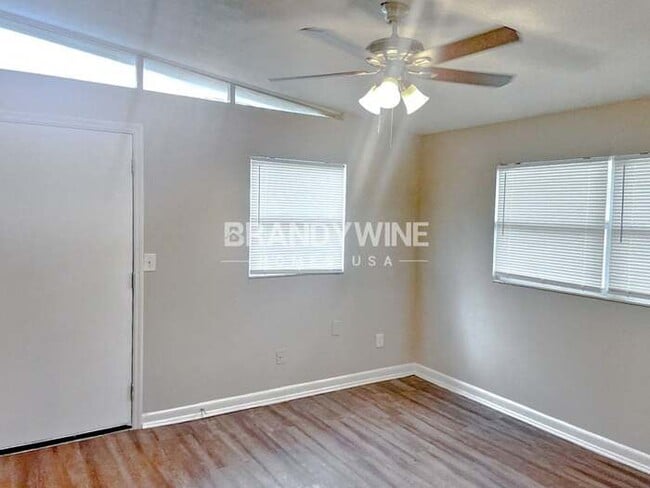 Building Photo - 922 Westgate Dr