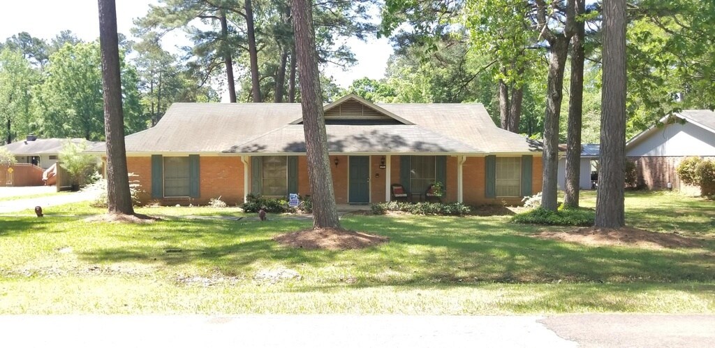 Primary Photo - 113 Whippoorwill Rd - 4 beds, 2 full baths