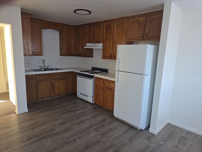 Building Photo - LOVELY & SPACIOUS 2 BEDROOM PENTHOUSE CONDOMINIUM