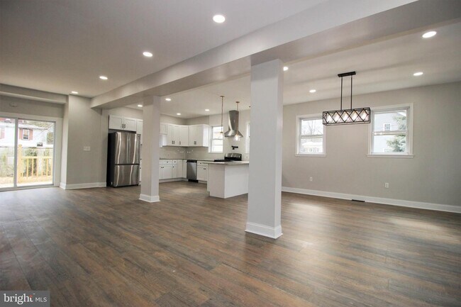 Building Photo - 108 Penn St