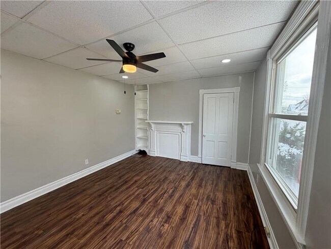 Foto del edificio - 306 E Wallace Ave