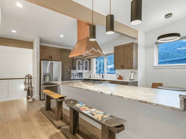 Building Photo - Luxury 5 Bedroom Single Family Home