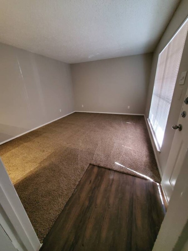 Foto del edificio - 11511 Metric Blvd