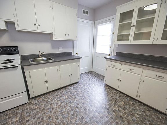 Kitchen - 930 Hemlock Ln