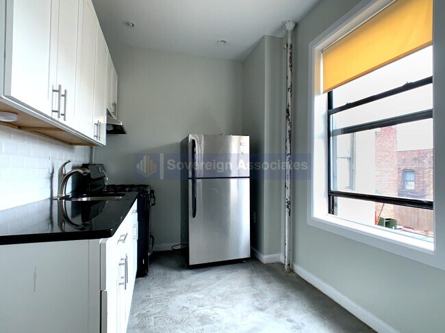 Foto del edificio - 25 Vermilyea Avenue