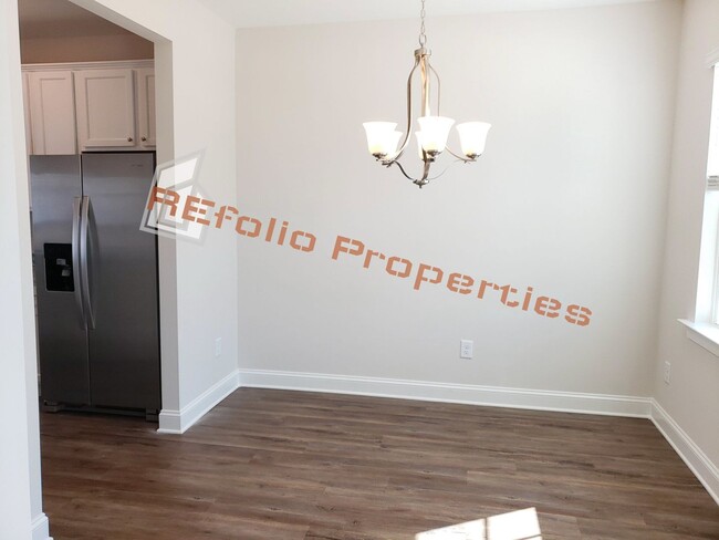 Foto del edificio - Charming 4 Bedroom, 2.5 Bath, 2-Car Garage...