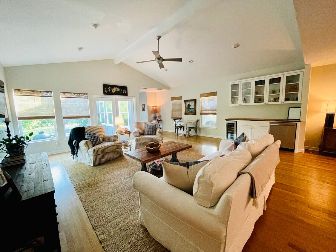 5212 Valley Oak Dr, Austin, TX 78731 House Rental in Austin, TX