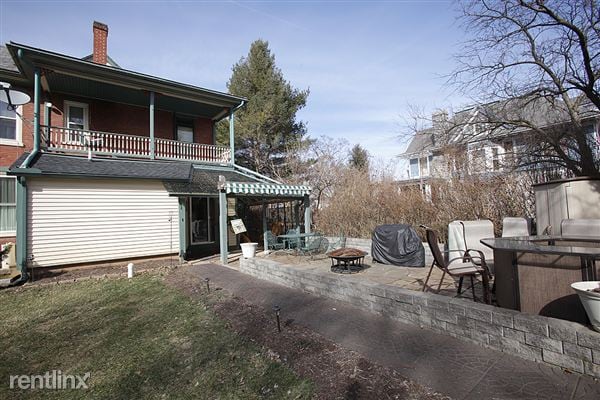 Building Photo - 537 W Main St